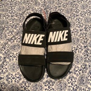 Nike tanjun sandals
